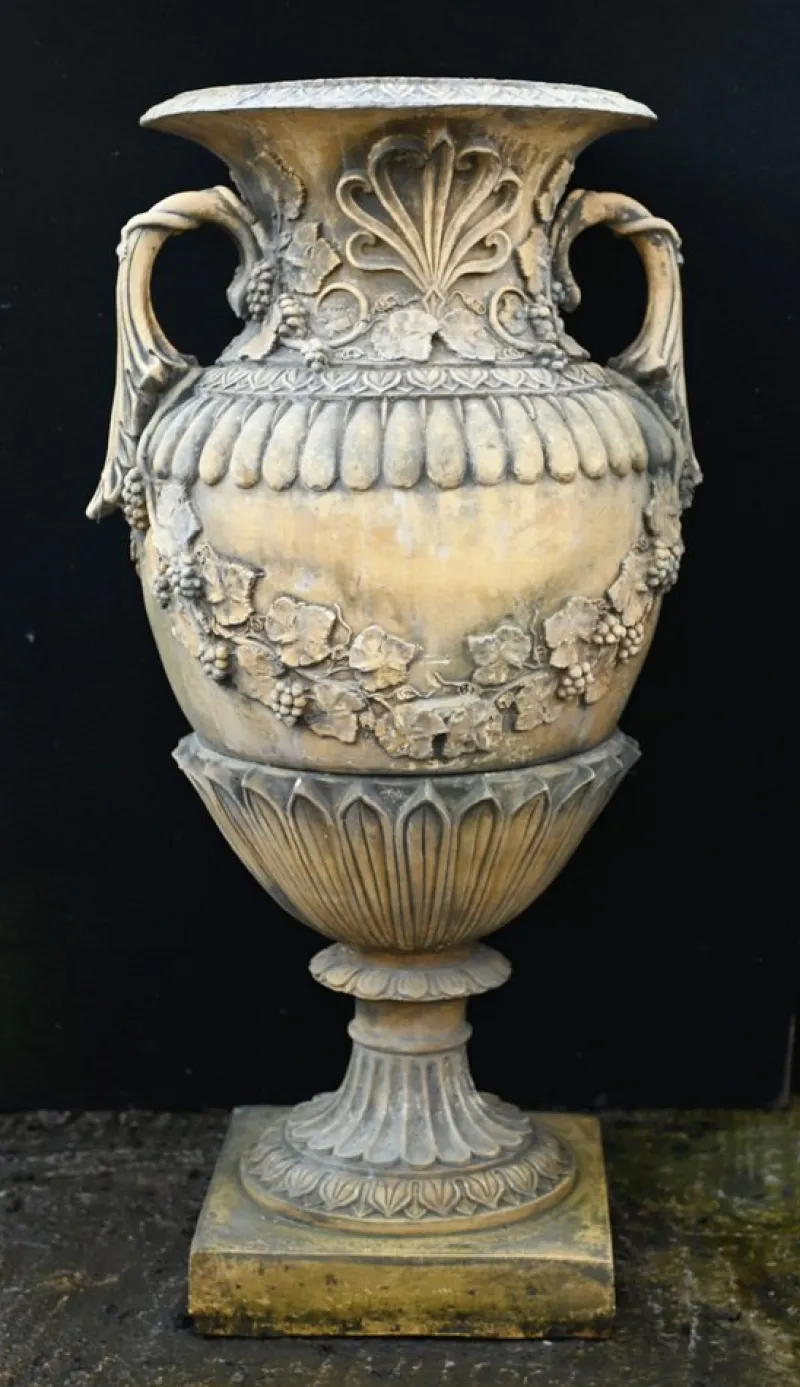 Pamono Large English Stone Garden Urns, Set of 2> Garden Accessories