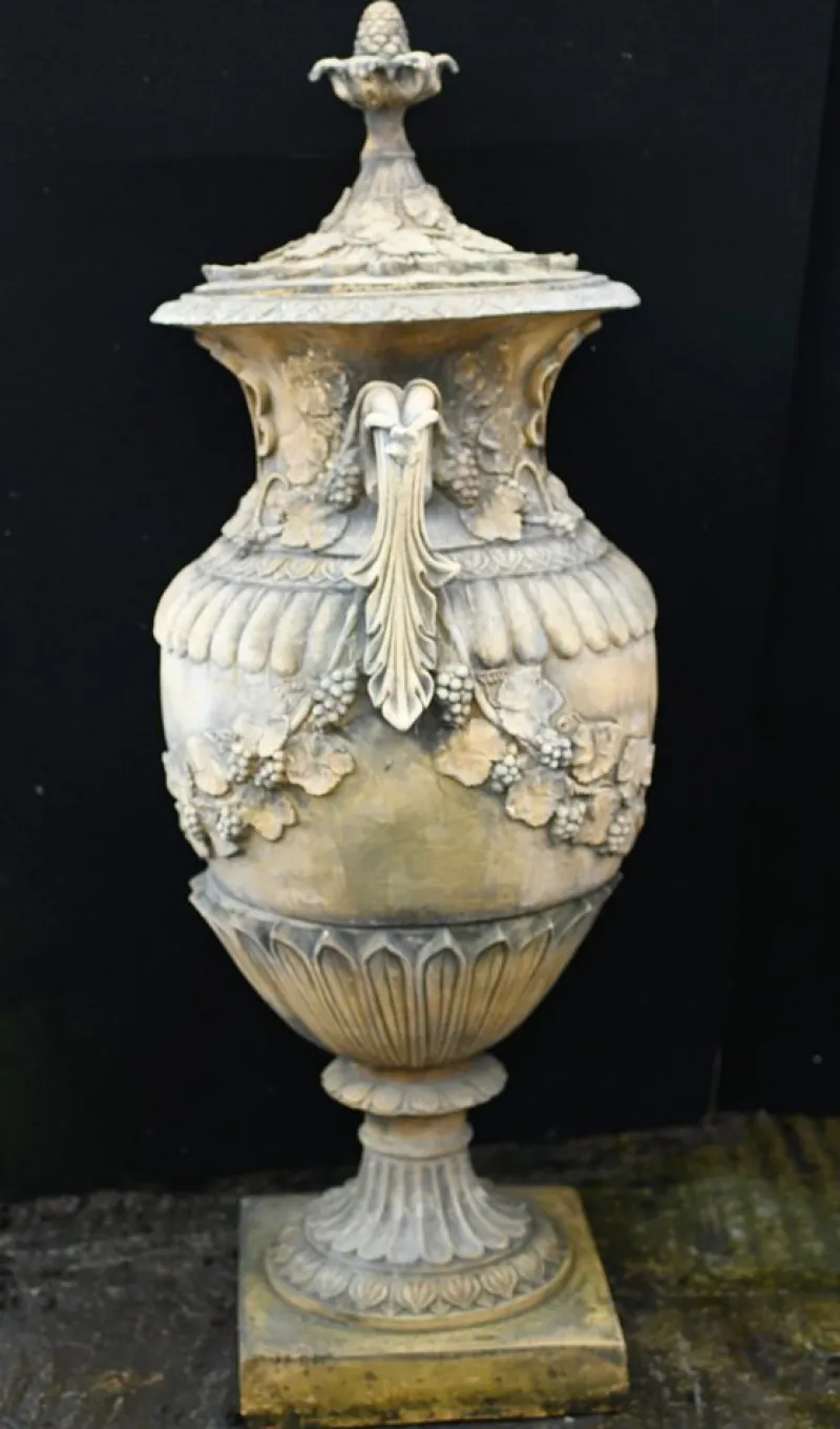 Pamono Large English Stone Garden Urns, Set of 2> Garden Accessories