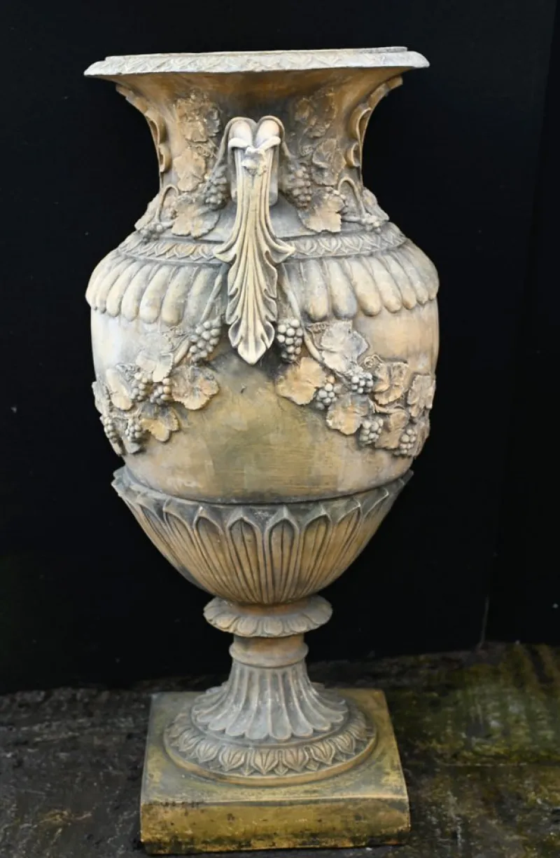 Pamono Large English Stone Garden Urns, Set of 2> Garden Accessories