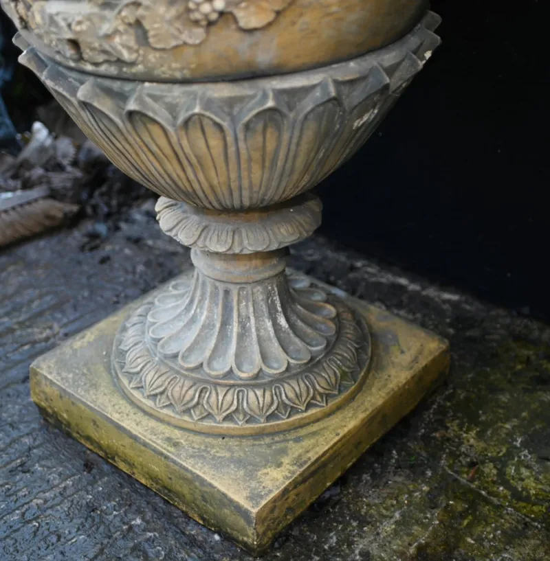 Pamono Large English Stone Garden Urns, Set of 2> Garden Accessories