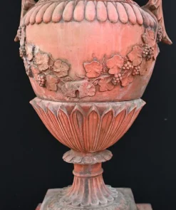 Pamono Large English Terracotta Garden Urns, Set of 2