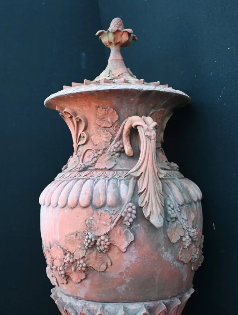 Pamono Large English Terracotta Garden Urns, Set of 2