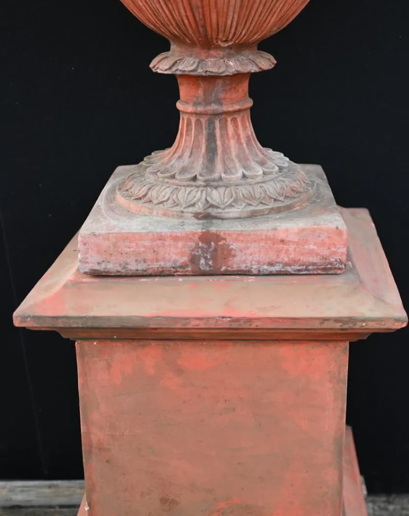 Pamono Large English Terracotta Garden Urns, Set of 2