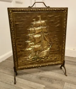Outlet Pamono Large Fire Screen in Brass, 1920