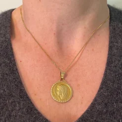 Pamono Large French 18 Karat Yellow Gold Virgin Mary Charm Pendant Medal, 1960s><noscript><img width=