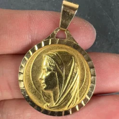 Pamono Large French 18 Karat Yellow Gold Virgin Mary Charm Pendant Medal, 1960s><noscript><img width=