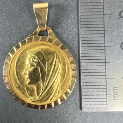 Pamono Large French 18 Karat Yellow Gold Virgin Mary Charm Pendant Medal, 1960s><noscript><img width=