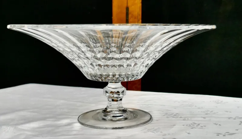Pamono Large French Tazza Diamond Patterned Crystal Pedestal Fruit Dish, 1950s> Serving Dishes