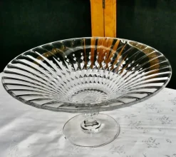 Pamono Large French Tazza Diamond Patterned Crystal Pedestal Fruit Dish, 1950s><noscript><img width=