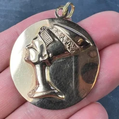 New Pamono Large Italian 18 Karat Yellow Gold Queen Nefertiti Bust Charm Pendant, 1980s