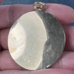 New Pamono Large Italian 18 Karat Yellow Gold Queen Nefertiti Bust Charm Pendant, 1980s