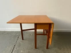 Pamono Large Mid-Century Drop Leaf Table, 1960s> Dining Tables & Sets