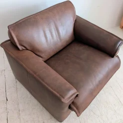 Pamono Large Mid-Century Dutch Buffalo Leather Armchair from Leolux, 1970s> Lounge Chairs & Armchairs