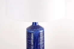 Pamono Large Mid-Century Modern Dark Blue Ceramic Table Lamp from Palshus, Denmark, 1960s><noscript><img width=