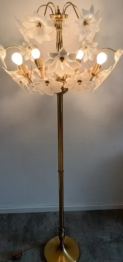 Hot Pamono Large Murano Flower Floor Lamp, Italy, 1970s