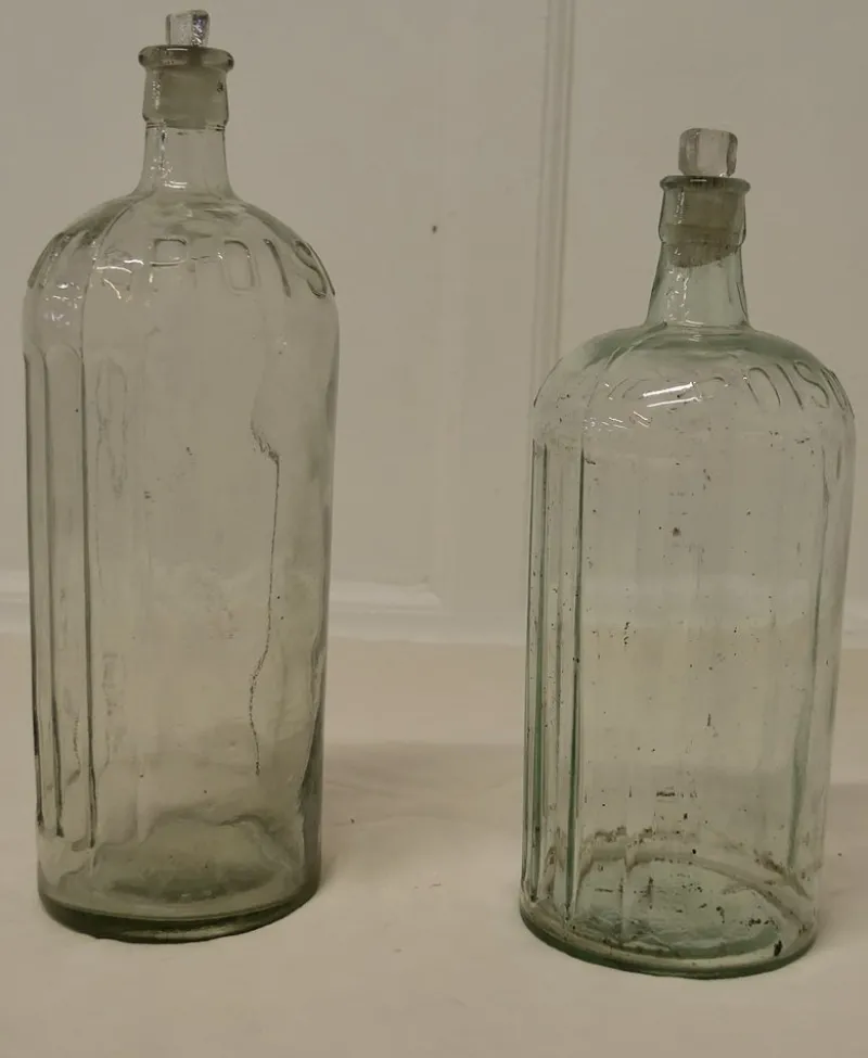 Pamono Large 19th Century Clear Glass Pharmacy Poison Bottles, Unkns, Set of 2> Bottles, Carafes & Jugs