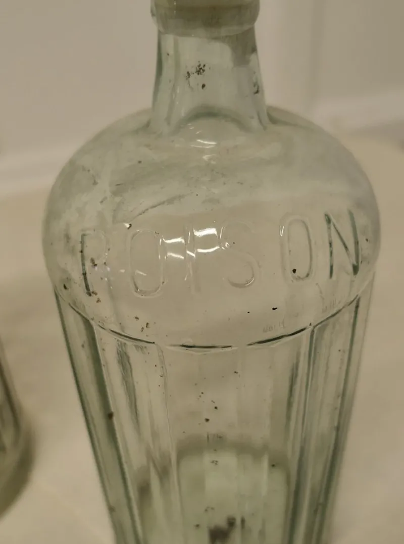 Pamono Large 19th Century Clear Glass Pharmacy Poison Bottles, Unkns, Set of 2> Bottles, Carafes & Jugs