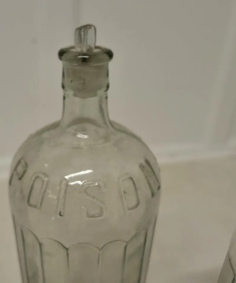 Pamono Large 19th Century Clear Glass Pharmacy Poison Bottles, Unkns, Set of 2> Bottles, Carafes & Jugs