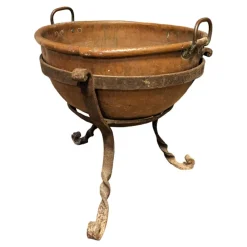 Pamono Large 18th-Century Copper Cauldron on Stand> Garden Accessories