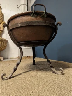 Pamono Large 18th-Century Copper Cauldron on Stand><noscript><img width=