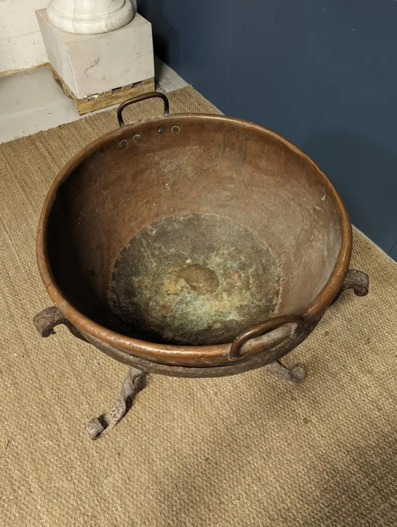 Pamono Large 18th-Century Copper Cauldron on Stand> Garden Accessories