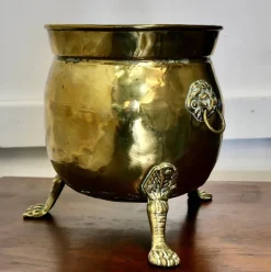 Pamono Large Victorian Brass Jardinière with Lions Mask & Hairy Paw Feet, 1880s><noscript><img width=