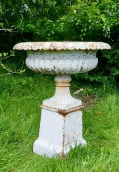 Pamono Large Victorian Garden Urns in Cast Iron, 1900, Set of 2> Garden Accessories