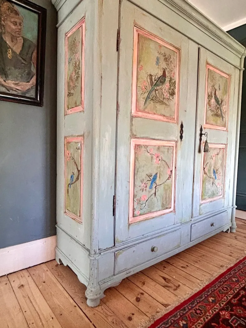 Pamono Large Vintage Painted Pine Double Wardrobe with Inlaid Chinoiserie, 1890s> Cabinets & Wardrobes