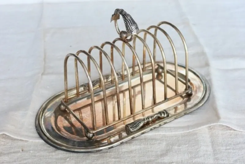 Pamono Large Vintage Silver Metal Toast Rack with Curtain Bow Detail and Tray, 1970s, Set of 2> Dinnerware Accessories