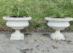 Pamono Large Weathered Cast Stone Garden Planters, 1930s, Set of 2> Garden Accessories
