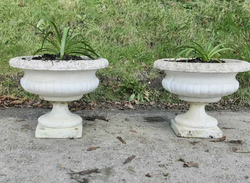 Pamono Large Weathered Cast Stone Garden Planters, 1930s, Set of 2> Garden Accessories