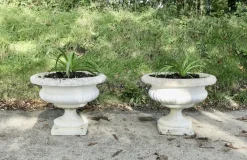 Pamono Large Weathered Cast Stone Garden Planters, 1930s, Set of 2> Garden Accessories