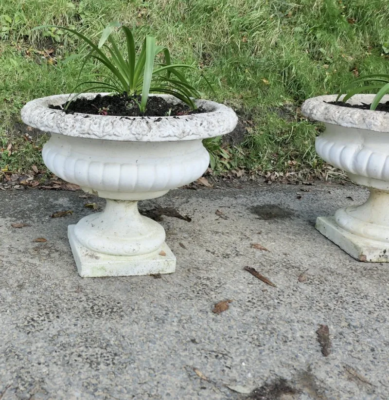 Pamono Large Weathered Cast Stone Garden Planters, 1930s, Set of 2> Garden Accessories