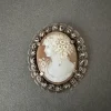 Hot Pamono Late 19th Century Brooch Cameo Representing a Womans Profile