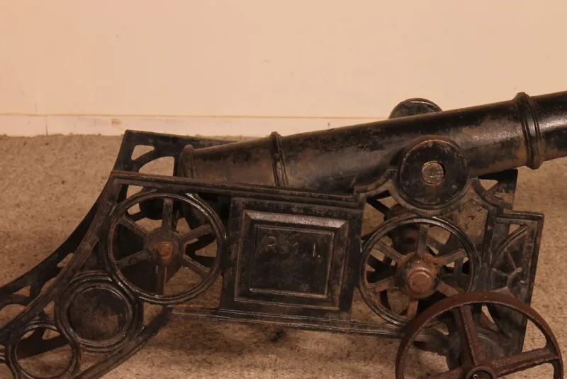 Pamono Late 19th Century Decorative English Cast Iron Cannon> Garden Accessories