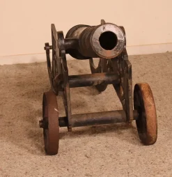 Pamono Late 19th Century Decorative English Cast Iron Cannon><noscript><img width=