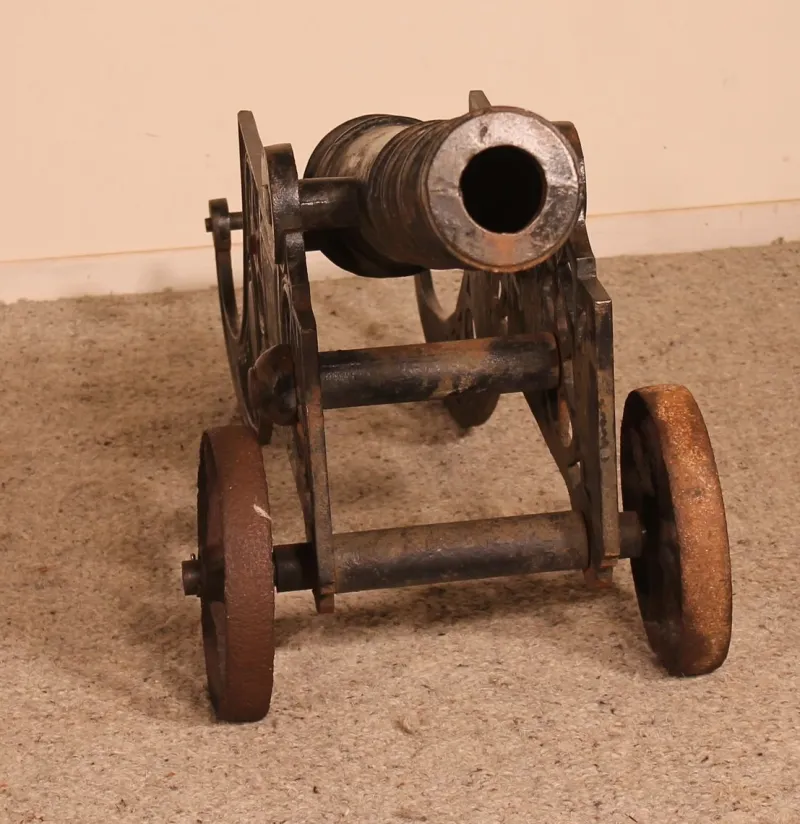 Pamono Late 19th Century Decorative English Cast Iron Cannon> Garden Accessories