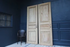 Pamono Late 19th Century French Pine Doors, 1890s, Set of 2><noscript><img width=