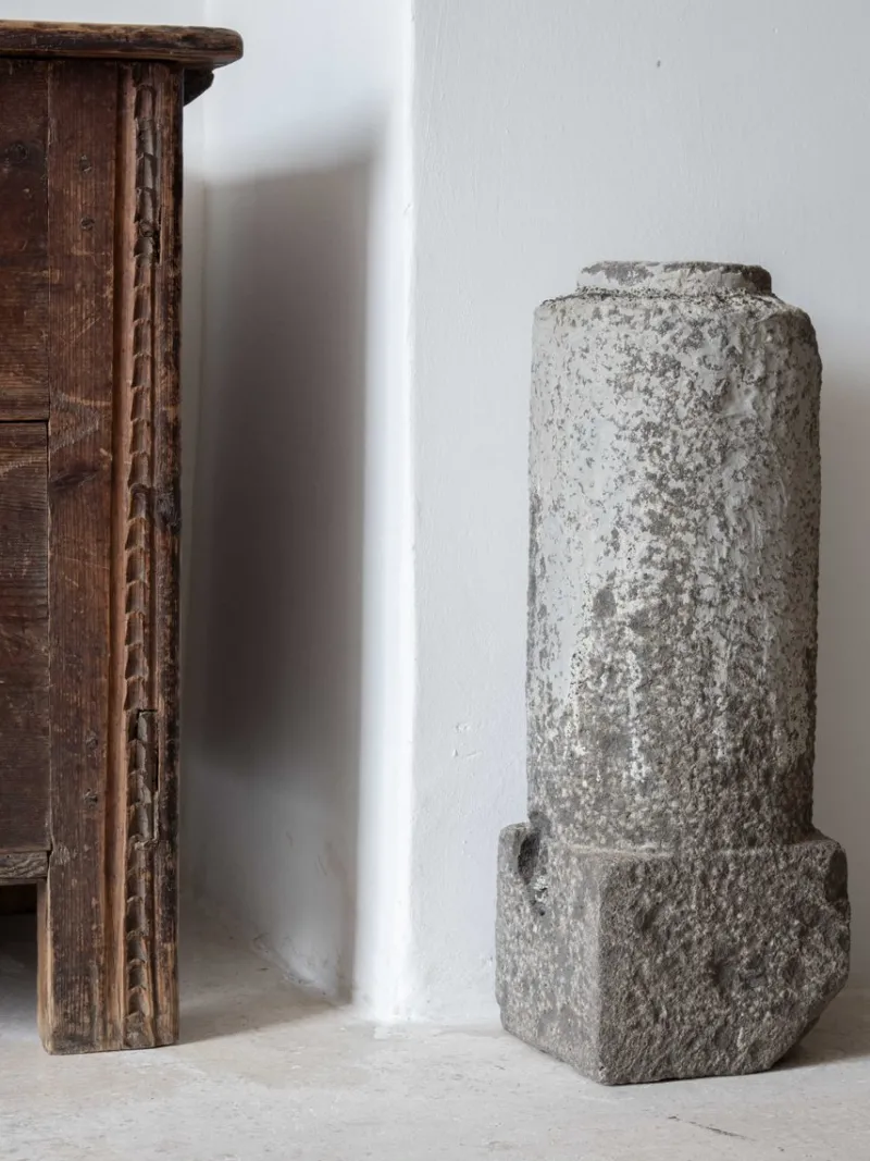 Hot Pamono Lava Stone Column