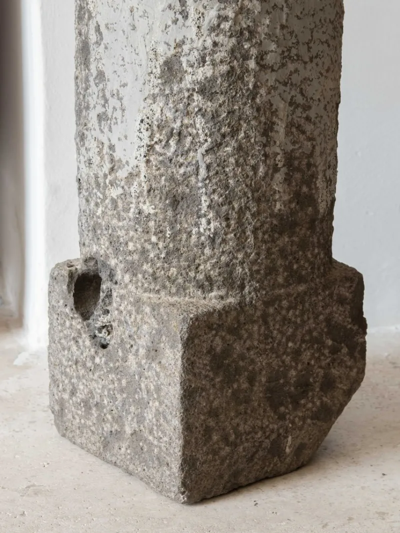 Hot Pamono Lava Stone Column