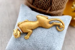 Hot Pamono Leopard Shaped Gold Brooch with Diamond Collar