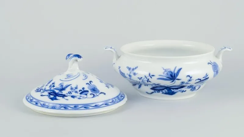 Best Pamono Lidded Porcelain Tureen with Blue Onion Decor, Germany, 1930s-1940s