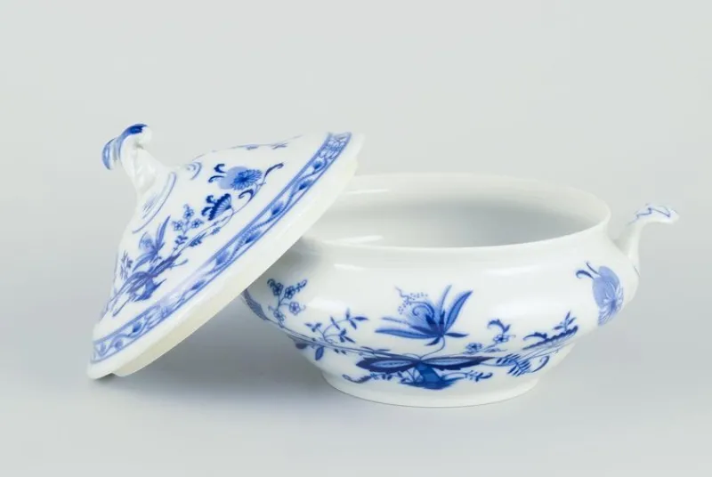 Best Pamono Lidded Porcelain Tureen with Blue Onion Decor, Germany, 1930s-1940s