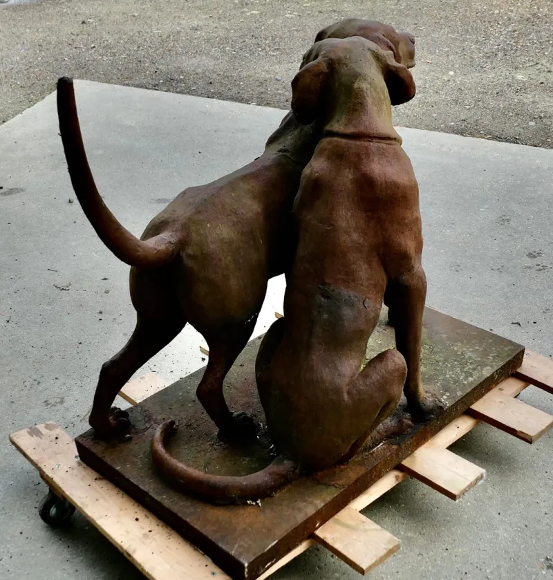 Pamono Life-Size Weathered Cast Iron Labrador Statues on Plinths, 1960s, Set of 2> Garden Accessories