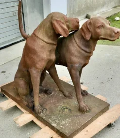 Pamono Life-Size Weathered Cast Iron Labrador Statues on Plinths, 1960s, Set of 2> Garden Accessories