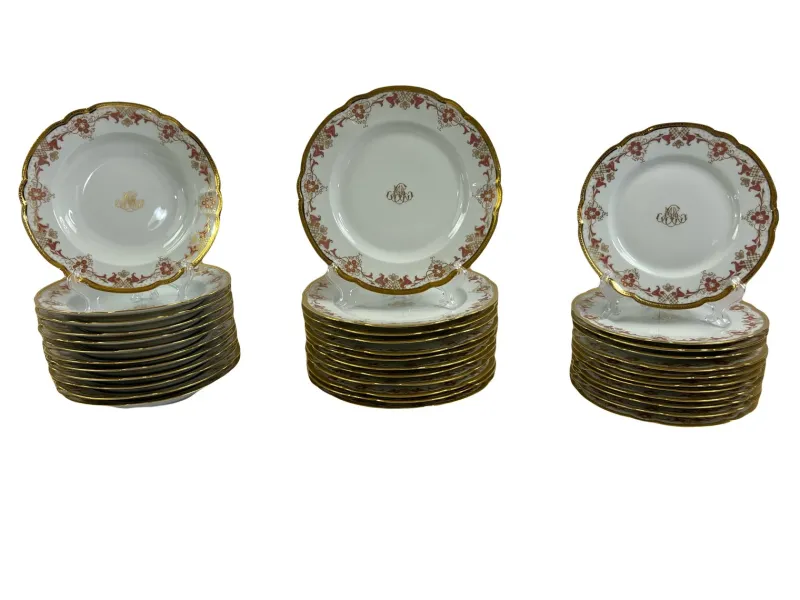 Online Pamono Limoges Dinner Service with Gold Inlay in Porcelain by Haviland, 1920s, Set of 39