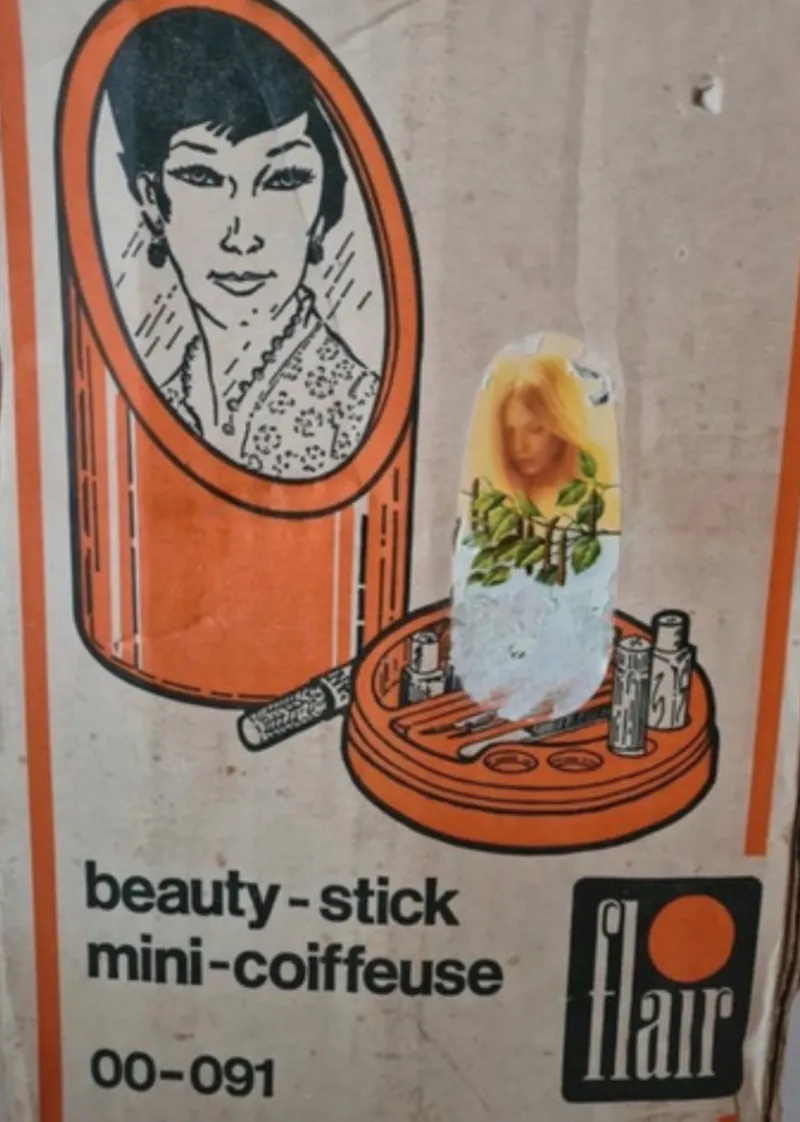 Pamono Lipstick Table Mirror in Yellow Plastic, 1970s> Mirrors