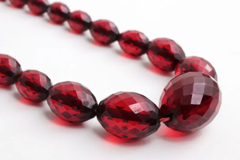 Online Pamono Long Vintage Red Amber Necklace, 1960s