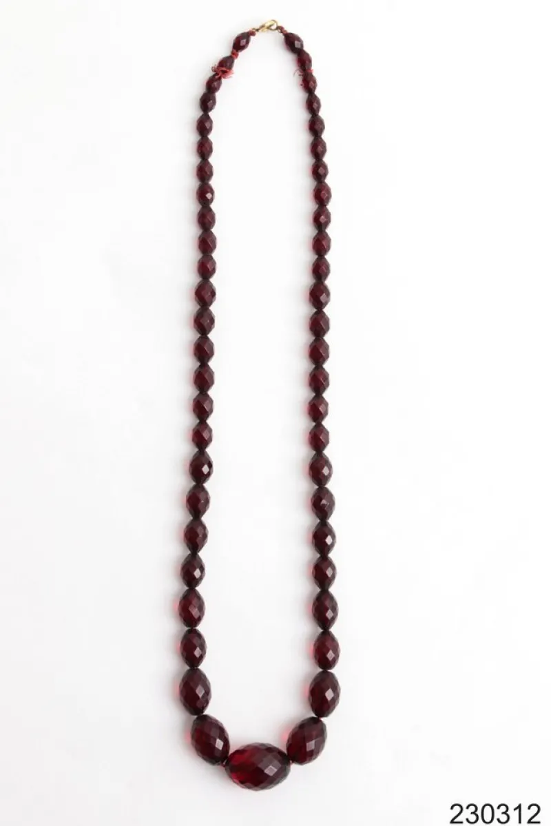 Online Pamono Long Vintage Red Amber Necklace, 1960s