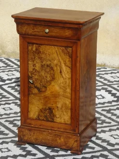 Pamono Louis Philippe Walnut and Burl Walnut Bedside Table> Nightstands